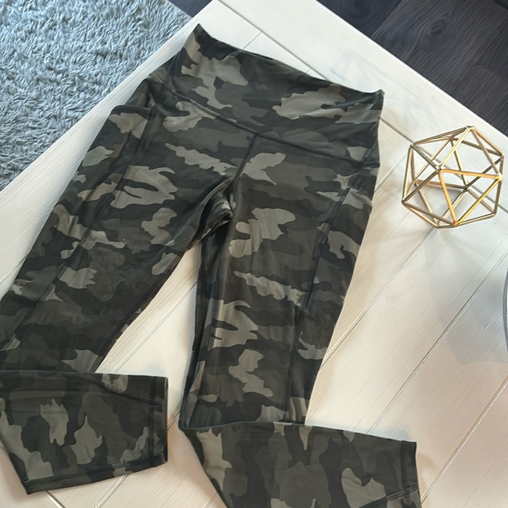 Lululemon camo leggings sz 8